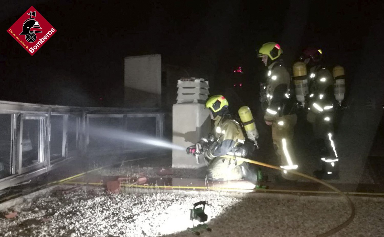Incendio en Benidorm por un impacto de rayo