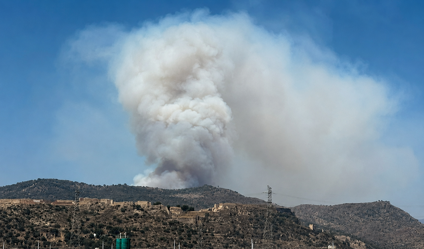 Thermal inversion: what it is, how it affects wildfires, and its relationship with storms